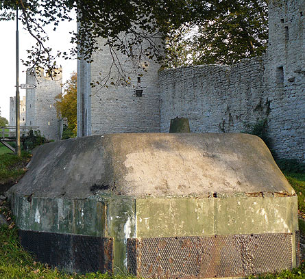 Visby är ju känt för sina gamla fina försvarsanläggningar. Här en välbevarad bunker från 1900-talets första hälft.